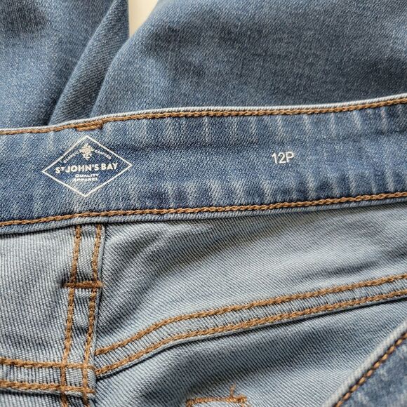 St. John's Bay Straight Leg Light Wash Jeans 12 Petite - Picture 8 of 9